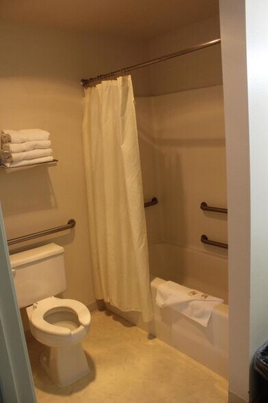 More Photos Of 339 S Highway 89, Circleville Hotel For Sale