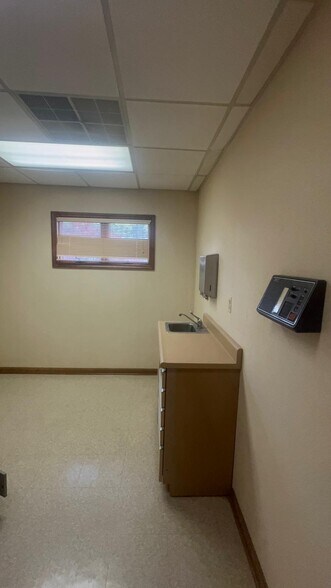More Photos Of 680 Easton Ave, Somerset Medical For Sale