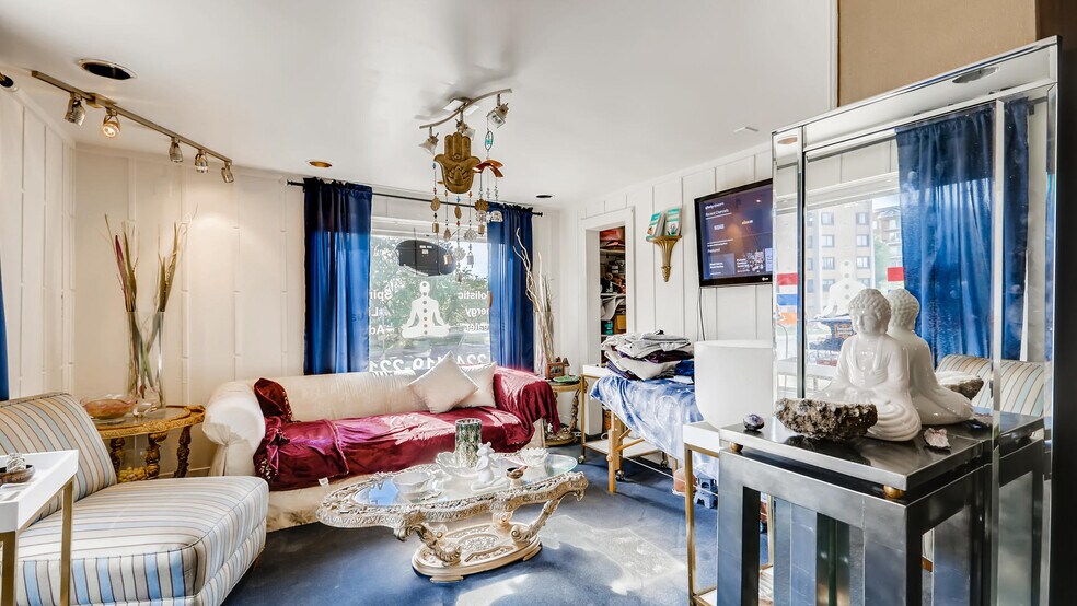 More Photos Of 231 N Milwaukee Ave, Wheeling Freestanding For Sale