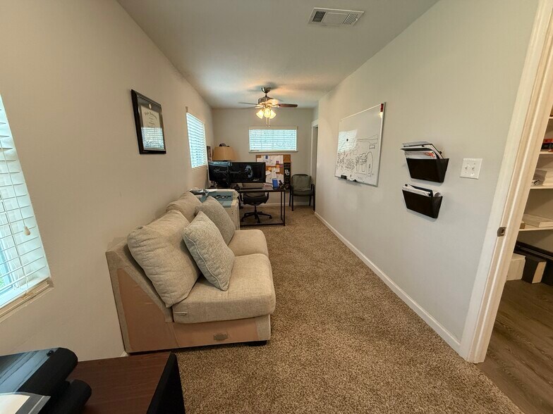 More Photos Of 9144 Sharyn Dr, Conroe Warehouse For Lease