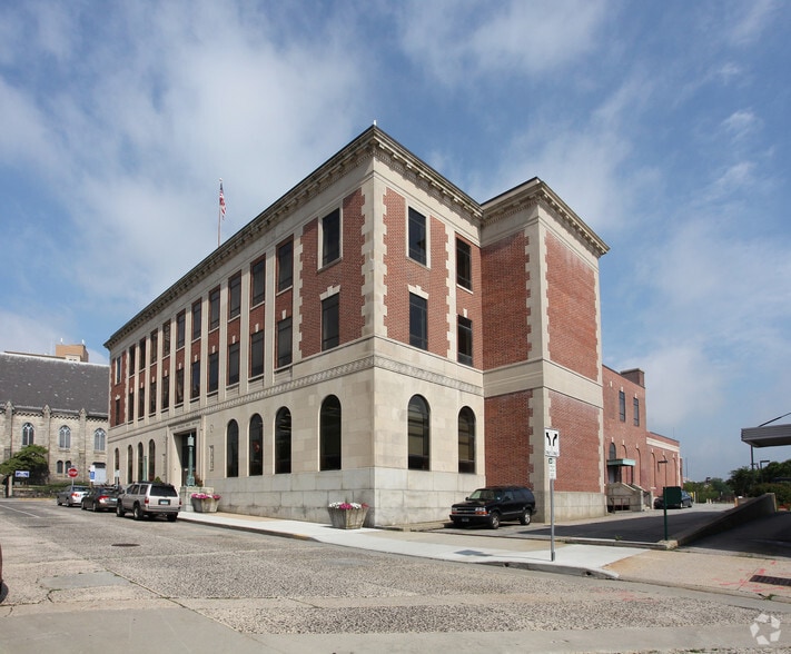 Primary Photo Of 27 Masonic St, New London Office For Lease