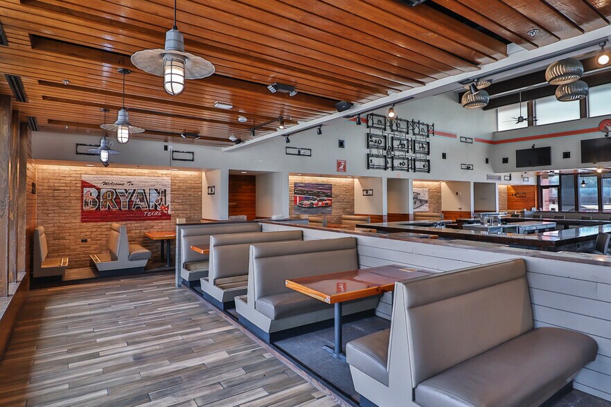 More Photos Of 960 N Earl Rudder Fwy, Bryan Restaurant For Lease