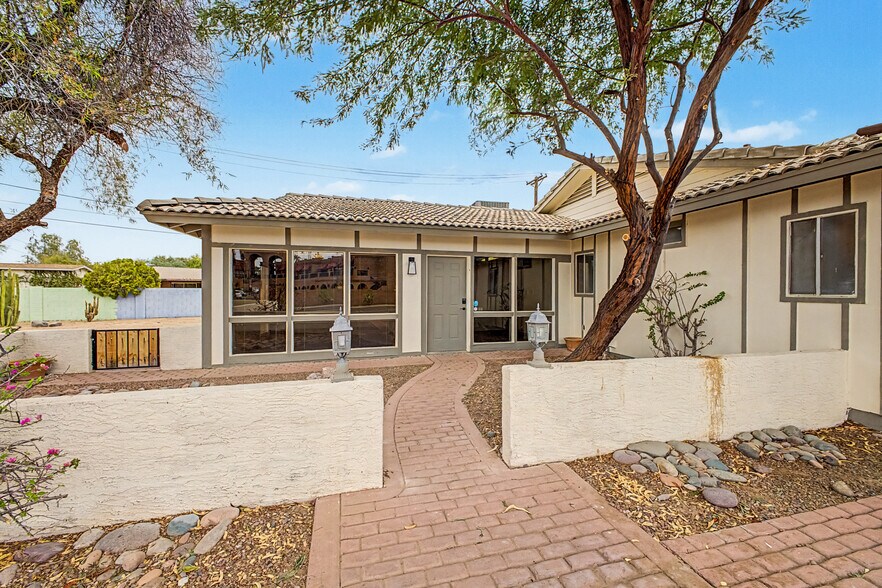 More Photos Of 8038 E Almeria Rd, Scottsdale Office For Sale
