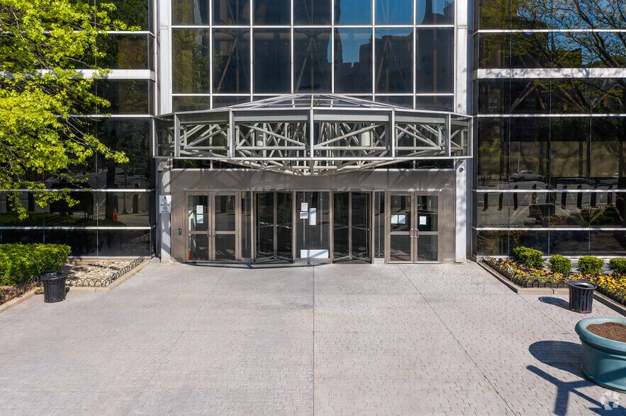 More Photos Of 4 Gateway Ctr, Newark Office For Lease