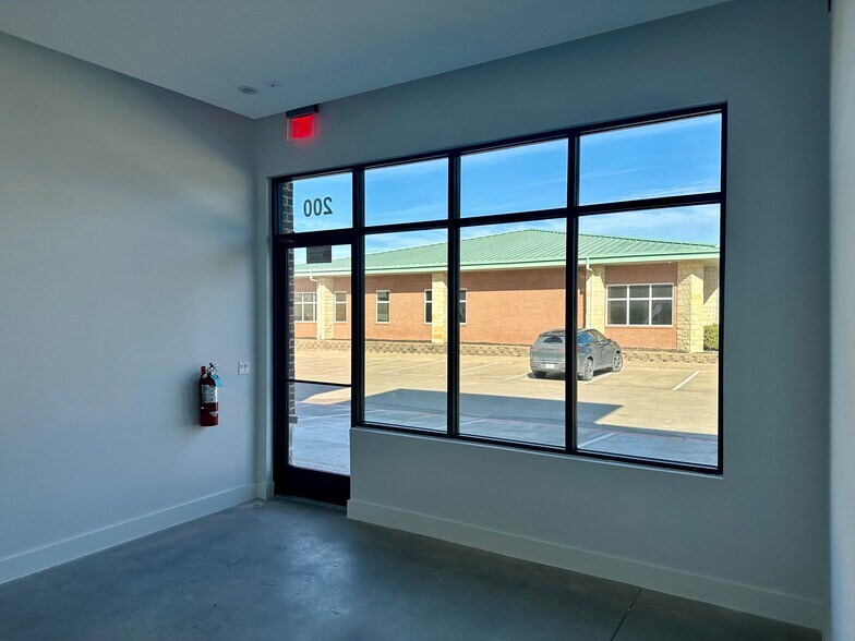 More Photos Of 10555 N County Rd, Frisco Showroom For Lease