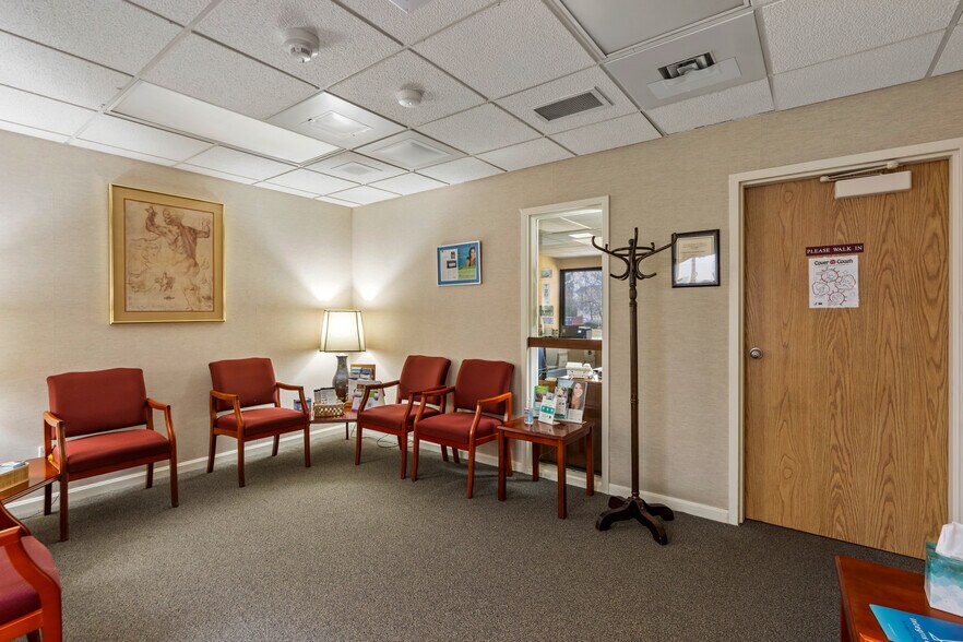 More Photos Of 85 Church St, Middletown Medical For Sale