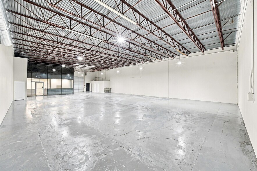 More Photos Of 1440 Cedar Post Ln, Houston Warehouse For Sale