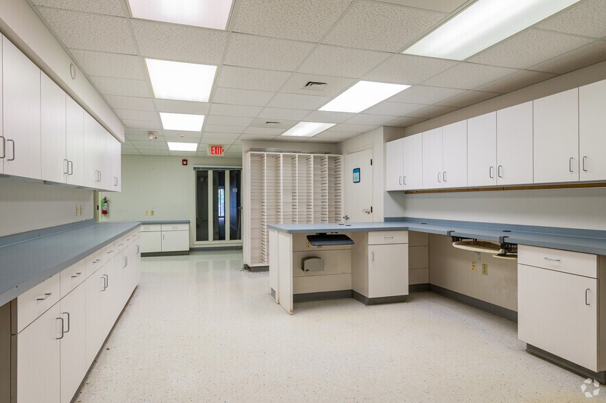 More Photos Of 2220 N Monroe St, Decatur Medical For Sale