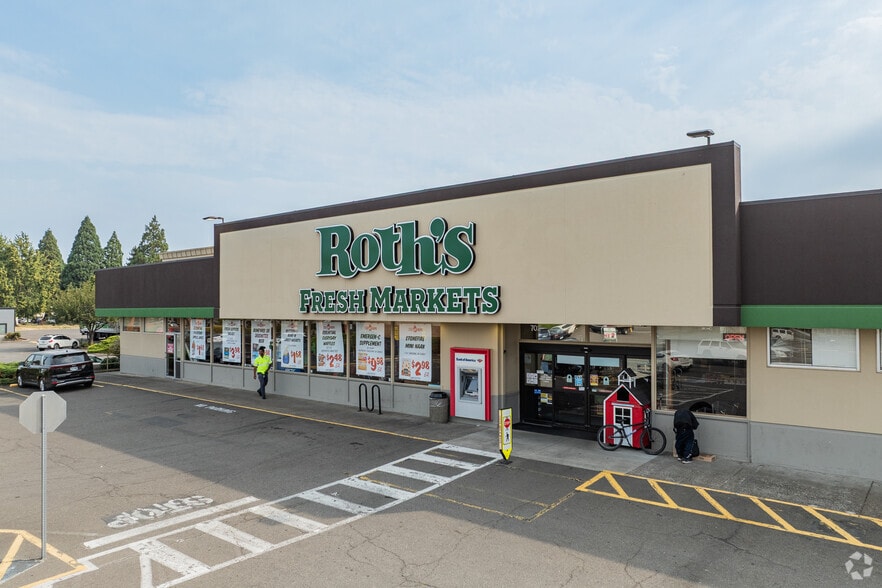 More Photos Of 702 Lancaster Dr NE, Salem Supermarket For Lease