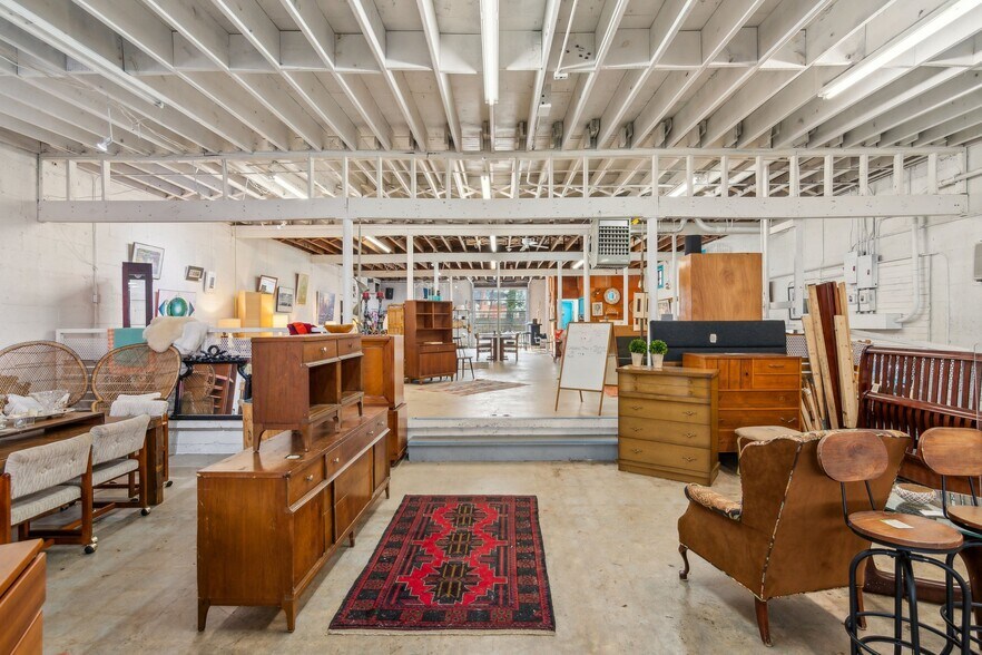 More Photos Of 1080 Katherwood Dr SW, Atlanta Showroom For Sale