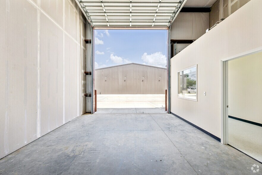 More Photos Of 12338 Spring Cypress Rd, Tomball Unknown For Lease