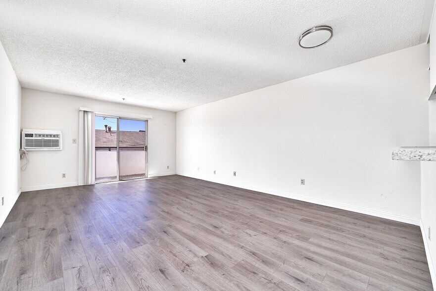 More Photos Of 209 S Alexandria Ave, Los Angeles Apartments For Sale