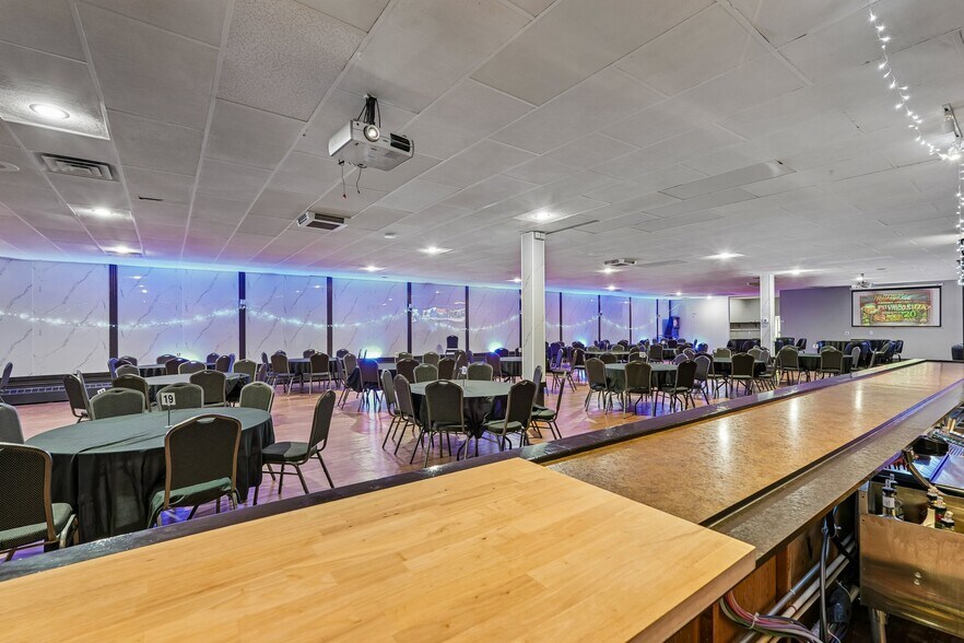 More Photos Of S76W17745 Janesville Rd, Muskego Restaurant For Sale