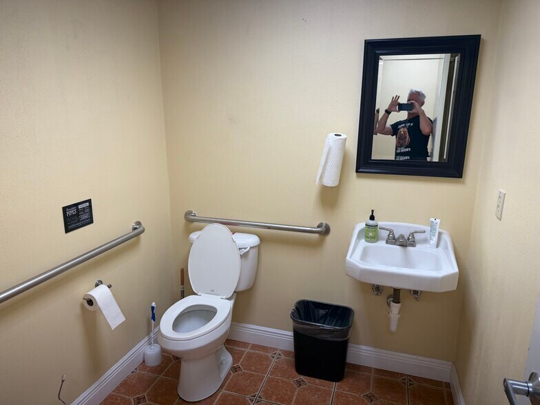 More Photos Of 1045 9th Ave N, Saint Petersburg Medical For Lease