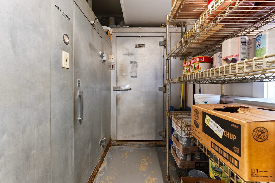 More Photos Of 52 Post Rd, Wells Restaurant For Sale