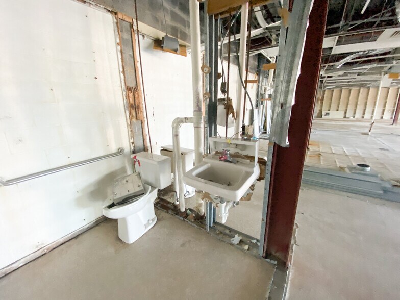 More Photos Of 100 Walkers Village Way, Walkersville General Retail For Lease