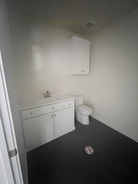 More Photos Of 5467 Alamo Rd, Edinburg Office For Lease