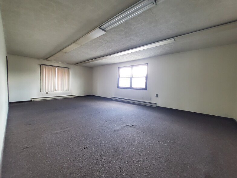 More Photos Of 382 Wolcott Rd, Wolcott Office For Lease