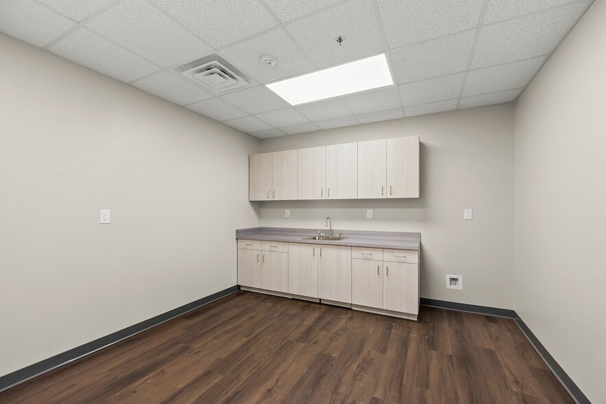 More Photos Of 1210 Hickory Chapel Rd, High Point Flex For Lease