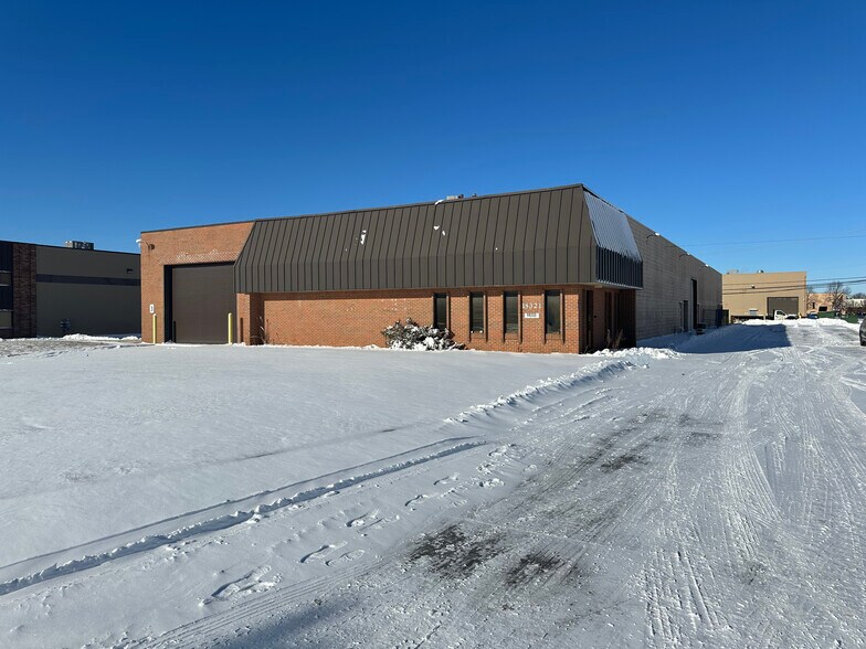 Primary Photo Of 18321-18333 Mike C Ct, Fraser Manufacturing For Sale