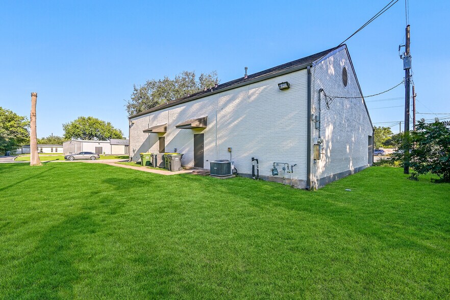 More Photos Of 5001 Broadway St, Pearland Office For Lease