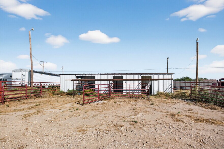 More Photos Of 11010 W Joan Dr, Odessa Warehouse For Lease