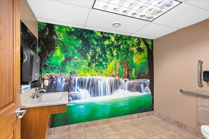 More Photos Of 1103 Avenue B, Cloquet Office For Lease