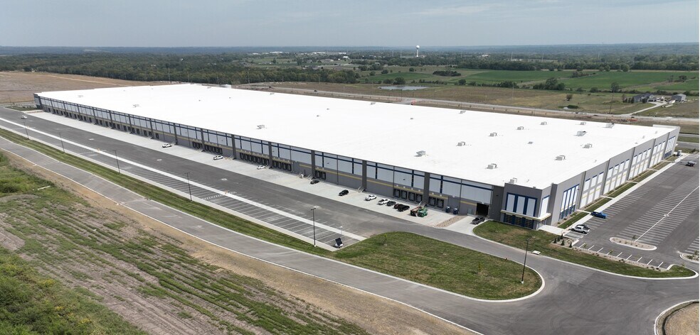 More Photos Of 10200 Edgerton Rd, De Soto Distribution For Lease