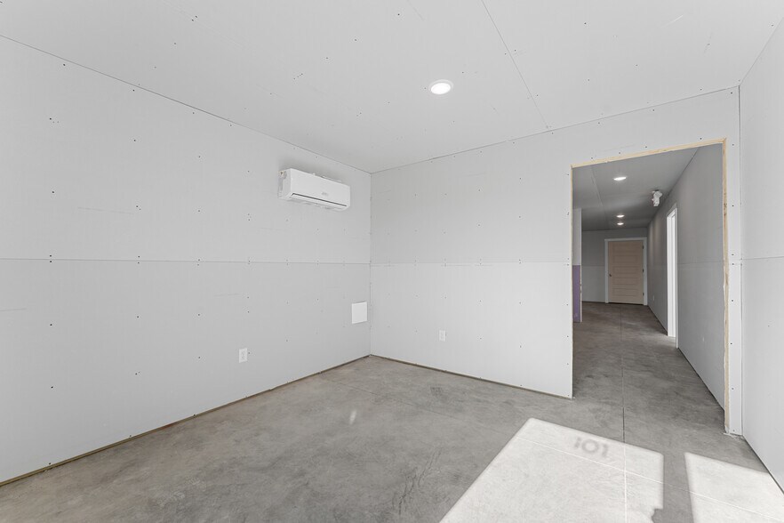 More Photos Of 201 Blue Sky ln, Hollister Flex For Lease
