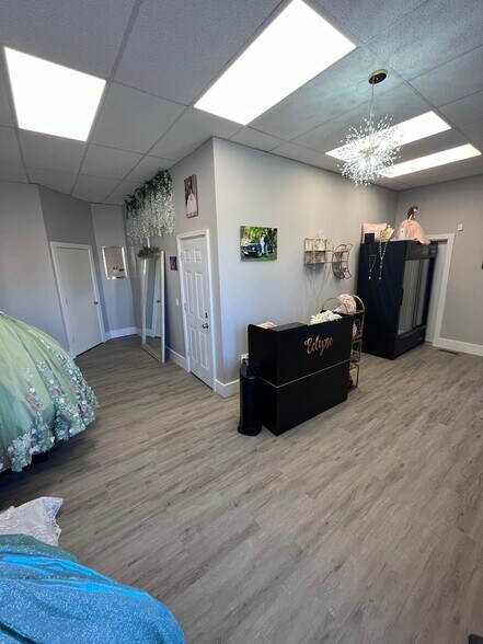 More Photos Of 4963 NW Radial Hwy, Omaha Storefront For Lease