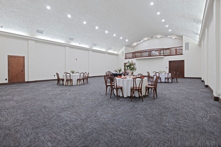 More Photos Of 128 S E St, Exeter Storefront For Sale