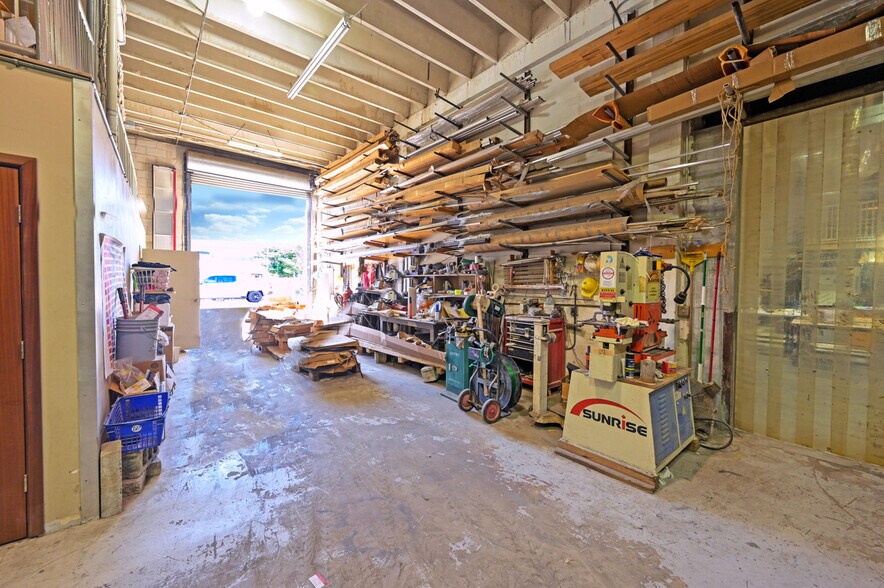 More Photos Of 2655 NE 188th St, Miami Warehouse For Lease