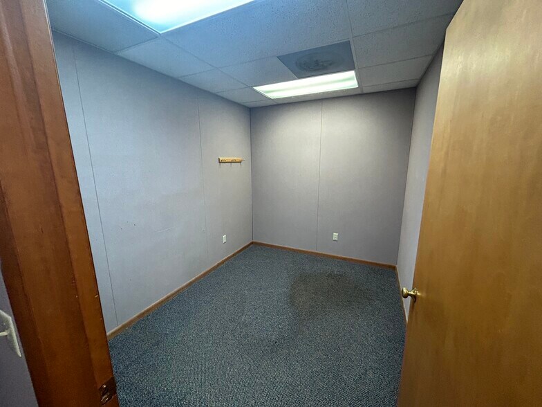 More Photos Of 455 E Grand River Ave, Brighton Unknown For Lease