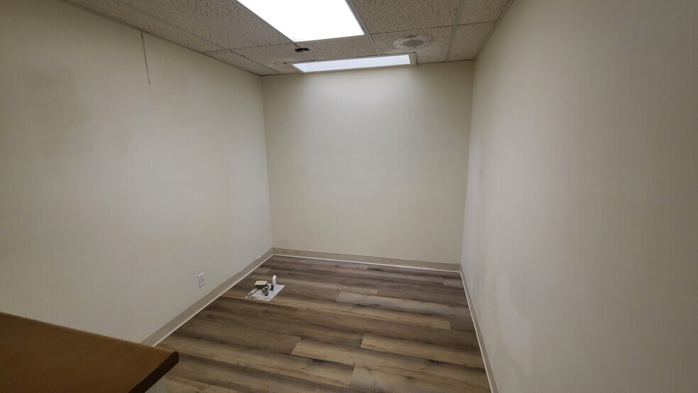More Photos Of 215 China Grade Loop, Bakersfield Medical For Sale