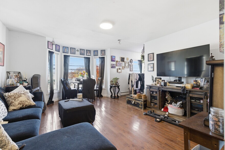 More Photos Of 158 Court St, Laconia Apartments For Sale