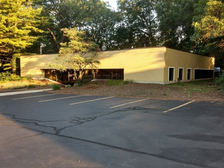 More Photos Of 956 3 Mile Rd, Grand Rapids Medical For Sale