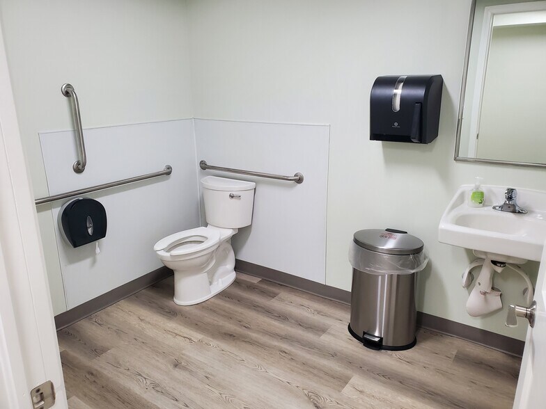 More Photos Of 401 W High St, Mount Vernon Office For Lease