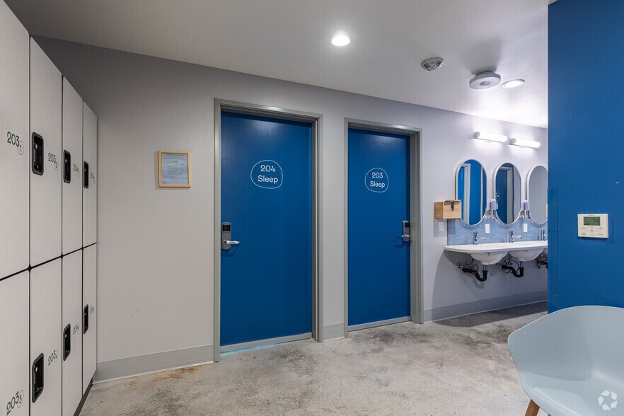 More Photos Of 1616 E Burnside St, Portland Hotel For Sale