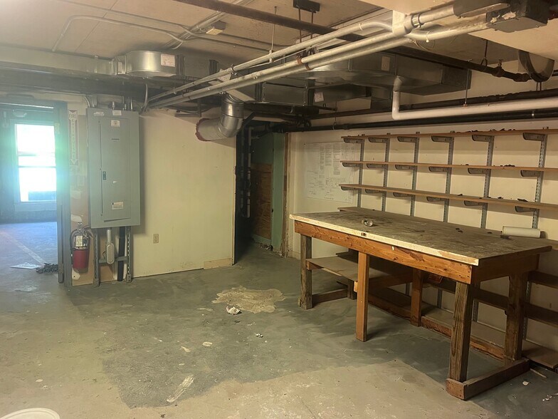 More Photos Of 89 Viets St, New London Office For Sale
