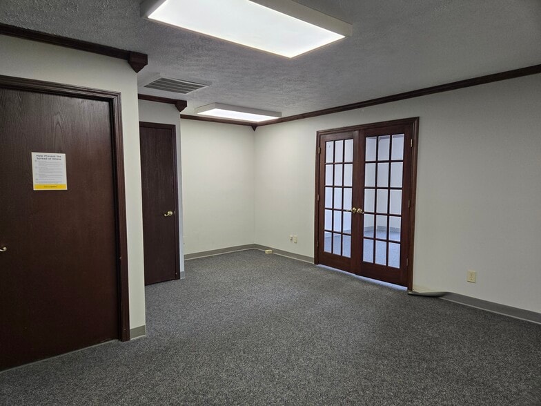 More Photos Of 1130 E Main St, Carbondale Storefront Retail Office For Lease