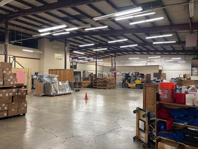 More Photos Of 14625-14640 SE 82nd Dr, Clackamas Manufacturing For Lease
