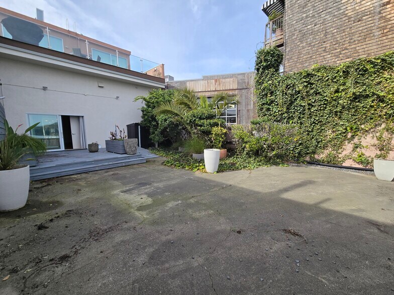 More Photos Of 666 Bridgeway, Sausalito General Retail For Sale