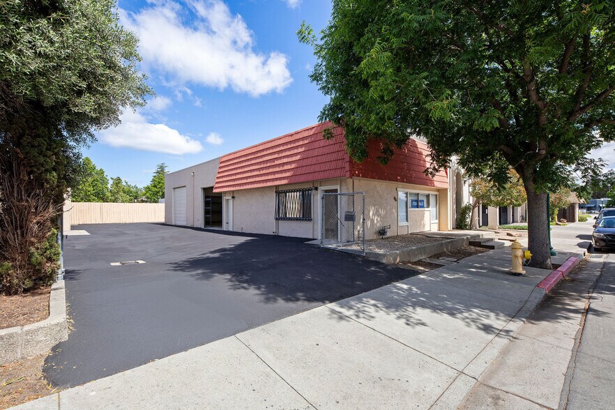 Primary Photo Of 75 Dillon Ave, Campbell Service For Sale