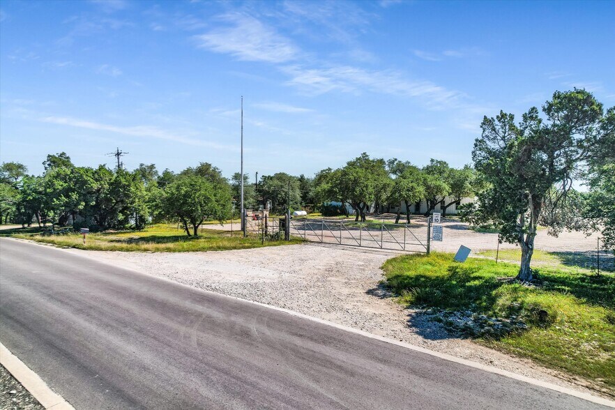 More Photos Of 904 Leander Dr, Leander Warehouse For Lease