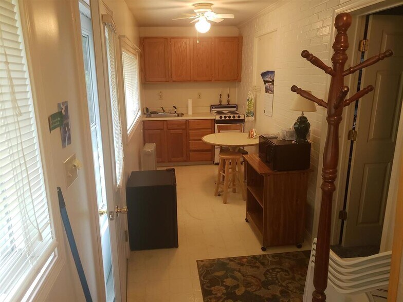 More Photos Of 2487 US Highway 211 W, Luray Storefront For Sale