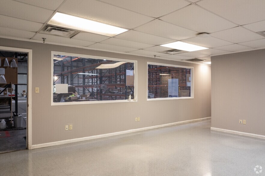 More Photos Of 197 Steed Rd, Decatur Warehouse For Lease