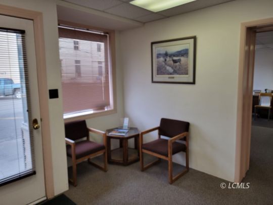 More Photos Of 17 S G St, Lakeview Office For Sale