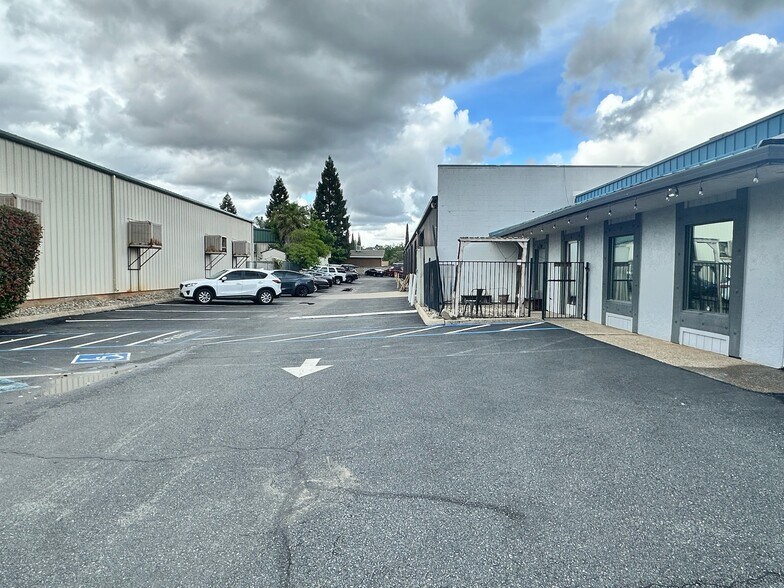 More Photos Of 2704 Hartnell Ave, Redding Freestanding For Lease