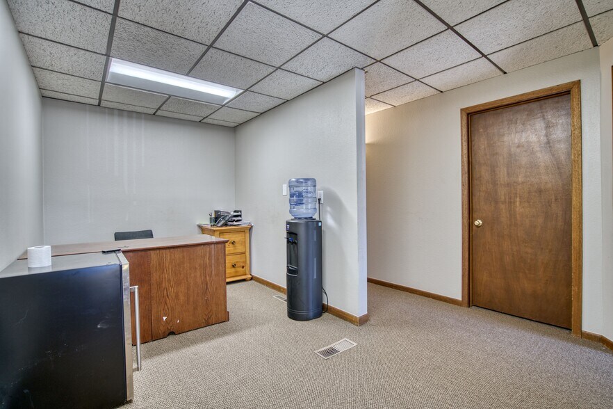 More Photos Of 750-752 17th Ave, Longmont Office For Sale