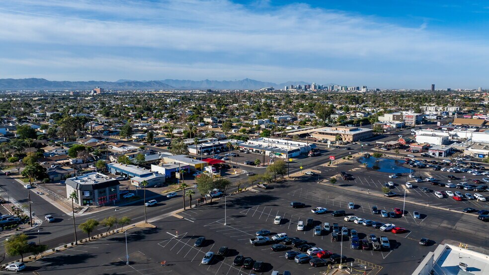 More Photos Of 3015 E Thomas Rd, Phoenix General Retail For Lease